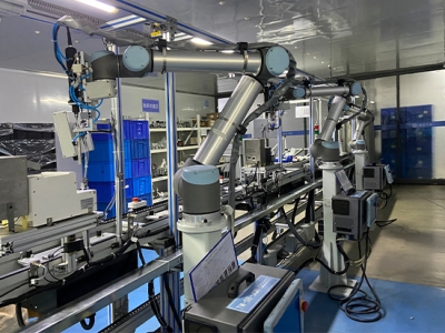 組(zu)裝車間(jiān)機械人(rén)